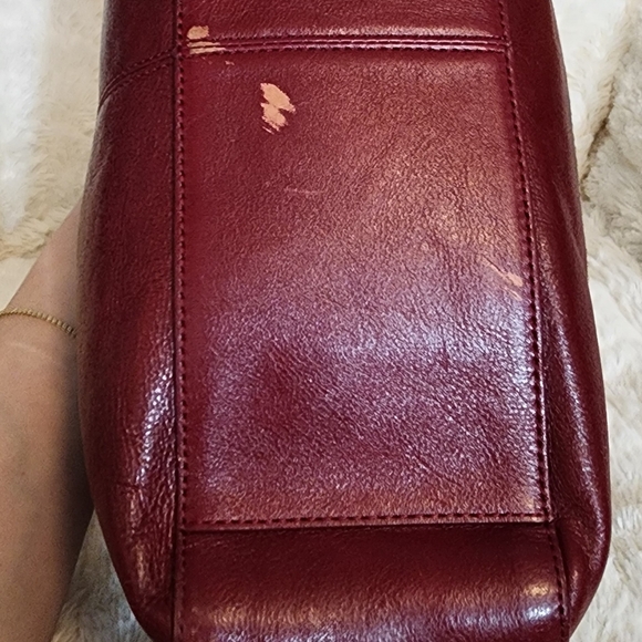Chic Burgundy Leather Shoulder Bag - Picture 4 of 7